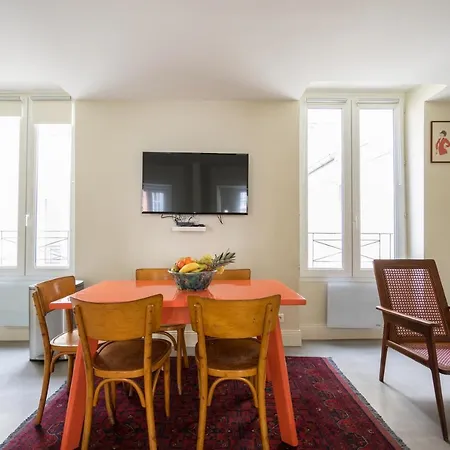 Elegant And Modern Parisian Charm Apartment Exterior photo